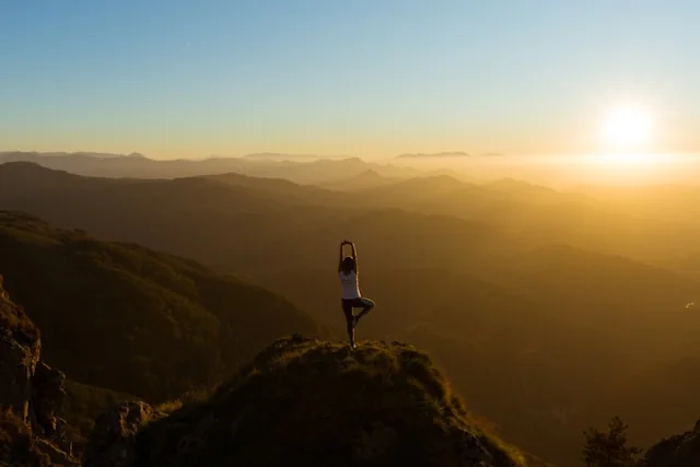 Yoga-oefening op een retreatlocatie in Nepal